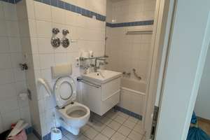 Geschmackvolle 2-Zimmer-Erdgeschosswohnung mit Balkon und Einbauküche in München Forstenried – Filchnerstraße 44, 81476 Forstenried, München – Vorschaubild 2