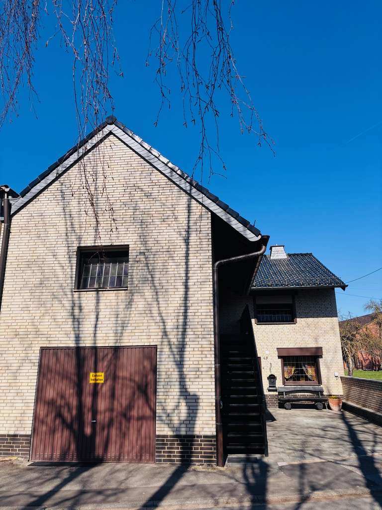 Immobilie in Nideggen - Charmantes LANDHAUS mit EINLIEGERWOHNUNG in ruhiger Ortsrandlage von Nideggen EMBKEN - Bild 1