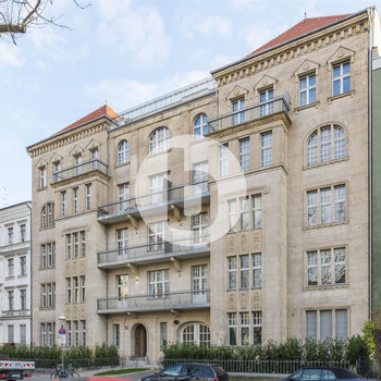Einzigartiges, sofort beziehbares, möbliertes Büro mit Dachterrasse, Fitnesstudio etc.