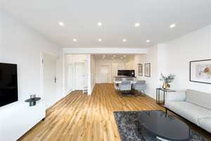 wunderschönes, saniertes Apartment mit Garten – Düsseldorf – Vorschaubild 1