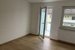 Schöne helle, 2-Zimmer-Wohnung mit Balkon