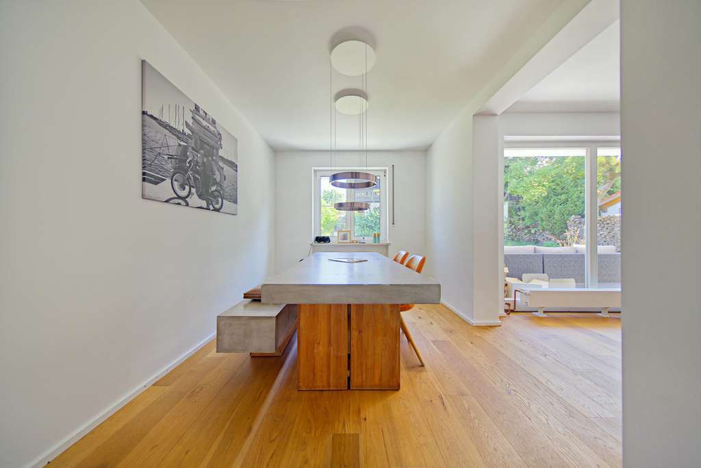 Immobilie in Straßlach-Dingharting - Luxuriöse Lebensqualität in idyllischer Dorflage vor den Toren Münchens - Bild 4