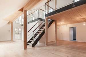 Elegante Dachgeschosswohnung mit ca. 114 m² Wohnfläche und traumhaftem Blick auf die Würm