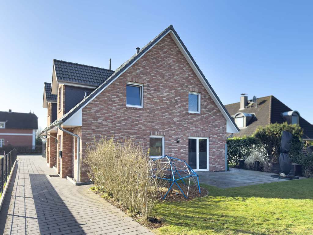 Immobilie in Bönningstedt - Rarität in Bönningstedt: Neuwertige Doppelhaushälfte in Feldrandlage - Bild 1