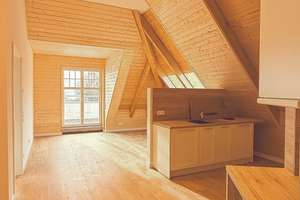 Exklusive 86 m² Loftwohnung: 3 Zimmer + Einbauküche + großzügige Süd-Dachterrasse in Sellin (Rügen) – August-Bebel-Straße 20, 18586 Sellin – Vorschaubild 4