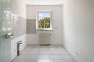 Lichtdurchflutete 4-Zimmer Wohnung mit 2 Balkonen, Garage & Stellplatz. Sehr gute Infrastruktur. – Die vollständige Adresse der Immobilie erhältst du vom Anbieter., 51149 Westhoven, Köln – Vorschaubild 5