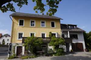 Attraktives Mehrfamilienhaus – Rendite 7,3 % – Ein Liebhaberobjekt in exponierter Lage in Köditz – Hof – Vorschaubild 1