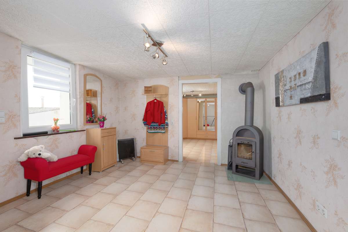 Immobilie in Dettenheim - Einfamilienhaus mit großem Garten in ruhiger Lage von Dettenheim - Bild 11