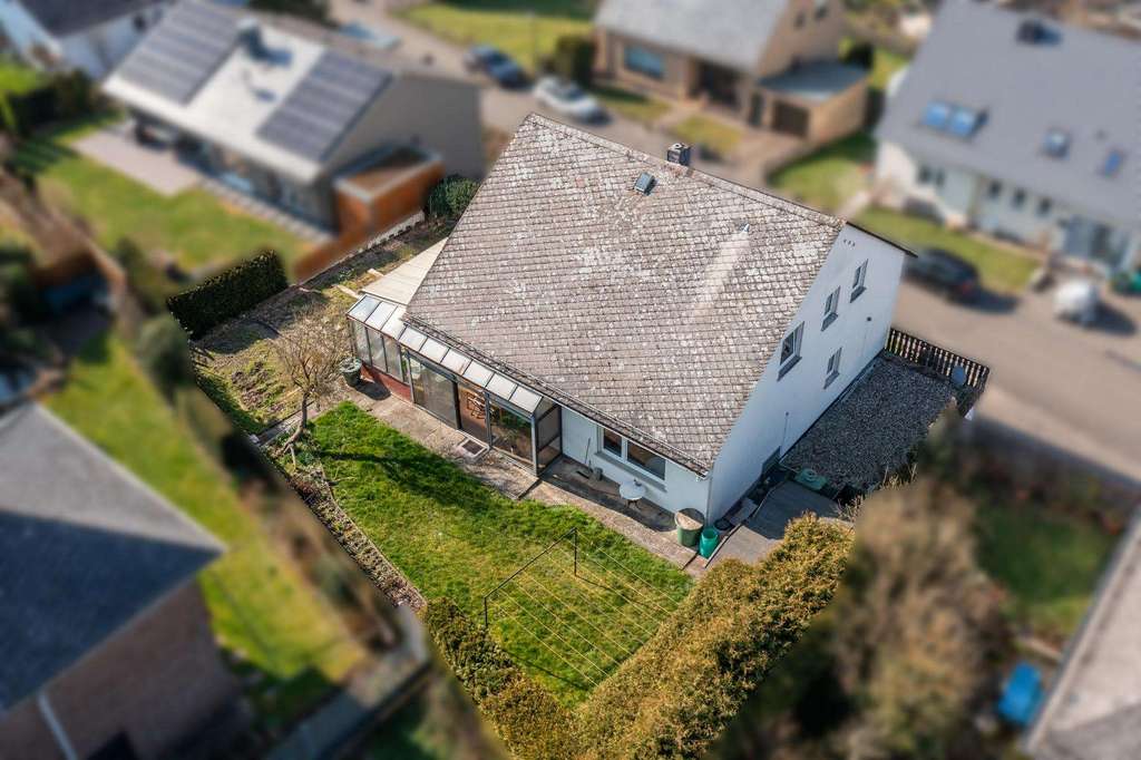 Immobilie in Altweidelbach - Großzügiges Ein- bis Zweifamilienhaus mit Garage und gemütlichem Wintergarten - Bild 4