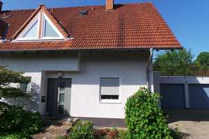 Attraktive Doppelhaushälfte mit Doppelgarage in ruhiger Lage von Stelzenberg – Die vollständige Adresse der Immobilie erhältst du vom Anbieter., 67705 Stelzenberg – Vorschaubild 1