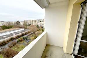 Ideal für Paare und kleine Familien: gemütliche 3-Raum-Wohnung mit Balkon in ruhiger Lage! – Hamelner Straße 10, 6126 Westliche Neustadt, Halle (Saale) – Vorschaubild 2