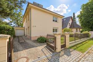 Großzügiges Einfamilienhaus in ruhiger Lichterfelder Lage mit Kamin, Garten, Garage und Vollkeller – Hasselfelder Weg 37, 12209 Lichterfelde, Berlin – Vorschaubild 3