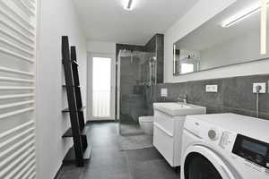 AIGNER - Lichtdurchflutete, moderne 2-Zimmer-Wohnung mit großem Südbalkon in ruhiger Lage von Aubing – München – Vorschaubild 4