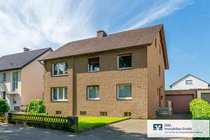 Schön geschnittenes Zweifamilienhaus mit Keller auf großem Areal – Die vollständige Adresse der Immobilie erhältst du vom Anbieter., 33104 Schloß Neuhaus, Paderborn – Vorschaubild 1