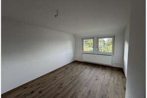 Frisch renoviert: Helle 2-Zimmer-Dachgeschosswohnung in gepflegtem Mehrfamilienhaus in Thiede – Pappeldamm 97, 38239 Thiede, Salzgitter – Vorschaubild 2