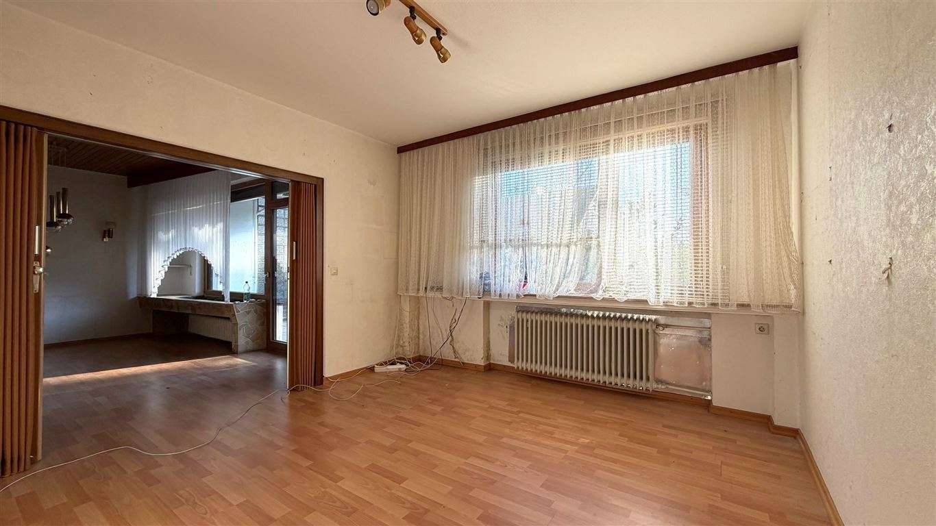 Immobilie in Gehrden - Gehrden Bestlage / großzügiges ZFH + ausgebautes DG mit Außenpool, Doppelgarage !  - Bild 14