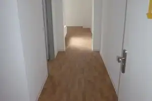 direkt neben der UNI / WG geeignete, großzügige 2 Zi. Wohnung mit Wohnküche / EBK zu vermieten – Kaulenberg 4, 6108 Halle (Saale) – Vorschaubild 4