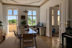 Stilvoll sanierter Altbau mit Aufzug und unverbaubarem Grünblick
