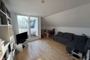 Zwei Zimmer direkt am Südpark Helle Dachgeschosswohnung mit Balkon in 6 Parteien-Haus – Breitbrunner Str. 24, 81379 Am Waldfriedhof, München – Vorschaubild 2