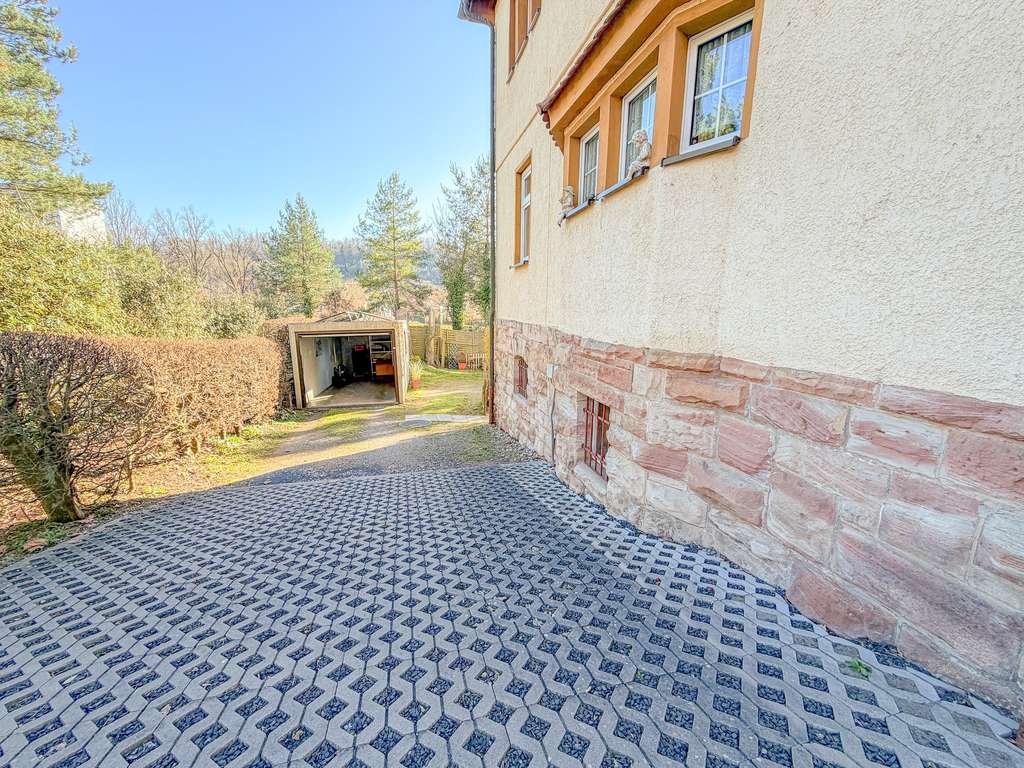 Immobilie in Schmalkalden - Großzügiges modernisiertes Zweifamilienhaus mit vielen Möglichkeiten und sonnigem Garten - Bild 2