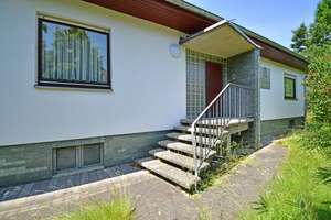Walmdachbungalow auf 1.264 m² Traumgrundstück in begehrter Lage von Harleshausen – Die vollständige Adresse der Immobilie erhältst du vom Anbieter., 34128 Harleshausen, Kassel – Vorschaubild 2