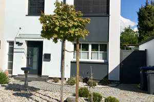 Neubau-Feeling am Roten Hügel: Traum-DHH mit Gourmetküche, XL-Terrasse & Garten, Garage – Die vollständige Adresse der Immobilie erhältst du vom Anbieter., 95445 Roter Hügel, Bayreuth – Vorschaubild 3