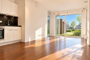 Hafenviertel - Lichtdurchflutete 2 Zimmer Erdgeschosswohnung mit Einbauküche und sonniger Terrasse