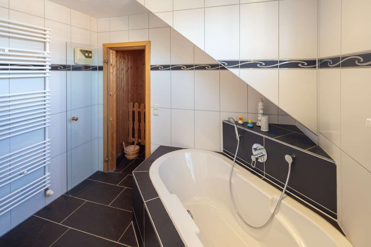 Immobilie in Boos - Komfortables Einfamilienhaus in ruhiger Lage mit Pool, Sauna und Doppelgarage - Bild 11