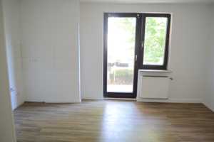 Gut geschnittene 3 Zimmerwohnung mit Balkon – Köln – Vorschaubild 2