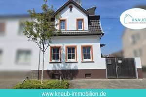 Schöne Doppelhaushälfte mit Garten und zwei Stellplätzen in Bonn-Geislar
