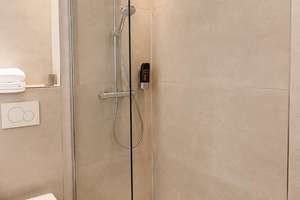 Hotel-Atmosphäre: vollausgestattetes möbliertes ehemaliges Hotelzimmer in Karlsruhe zu vermieten. – Kriegstr. 51, 76133 Innenstadt-West, Karlsruhe – Vorschaubild 6