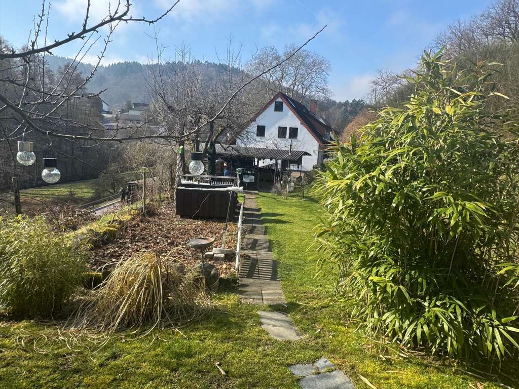 Immobilie in Heppenheim - Großzügiges Zweifamilienhaus mit ELW (15 Zimmer) in schönster Naturumgebung - Bild 0