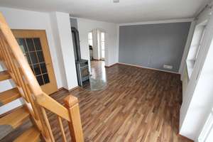 Haus in Haus ERLEBNIS, toll und großzügig über zwei Ebenen samt eigenem Garten mit 250 m2, Garage !! – Irminswindstr. 38, 94094 Rotthalmünster – Vorschaubild 2