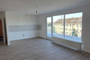 Charmante 2-Zimmer Dachgeschosswohnung in Köln Wahnheide, frisch saniert.