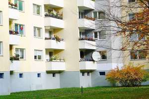 Käuferprovisionsfrei: vermietete + ruhige 2-Zi.-Wohnung + Balkon + Lift in LICHTERFELDE – Die vollständige Adresse der Immobilie erhältst du vom Anbieter., 12207 Lichterfelde, Berlin – Vorschaubild 4