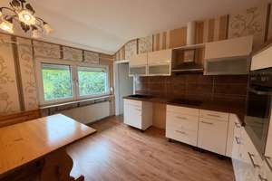 Großzügiges Wohnhaus mit Garten, Garage und viel Platz für die ganze Familie. – Die vollständige Adresse der Immobilie erhältst du vom Anbieter., 35080 Bad Endbach – Vorschaubild 6