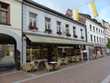 Große Gewerbeeinheit (Cafe) mit breiter Fensterfront in zentraler Lage