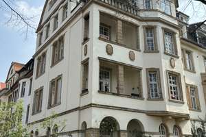 Schöne 2-Zimmer-Dachgeschosswohnung in denkmalgeschütztem Haus in der Weststadt zu verkaufen.
