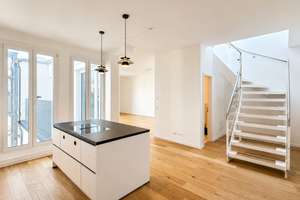 Großzügige Dachgeschoss-Wohnung mit Küche, Klimaanlage, Terrasse und Aufzug – Schönfließer 19, 10439 Prenzlauer Berg, Berlin – Vorschaubild 6