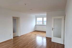 Attraktive 4-Zimmer-Wohnung mit Weitblick in Kirchrode! – Lange-Feld-Straße 43, 30559 Kirchrode, Hannover – Vorschaubild 3