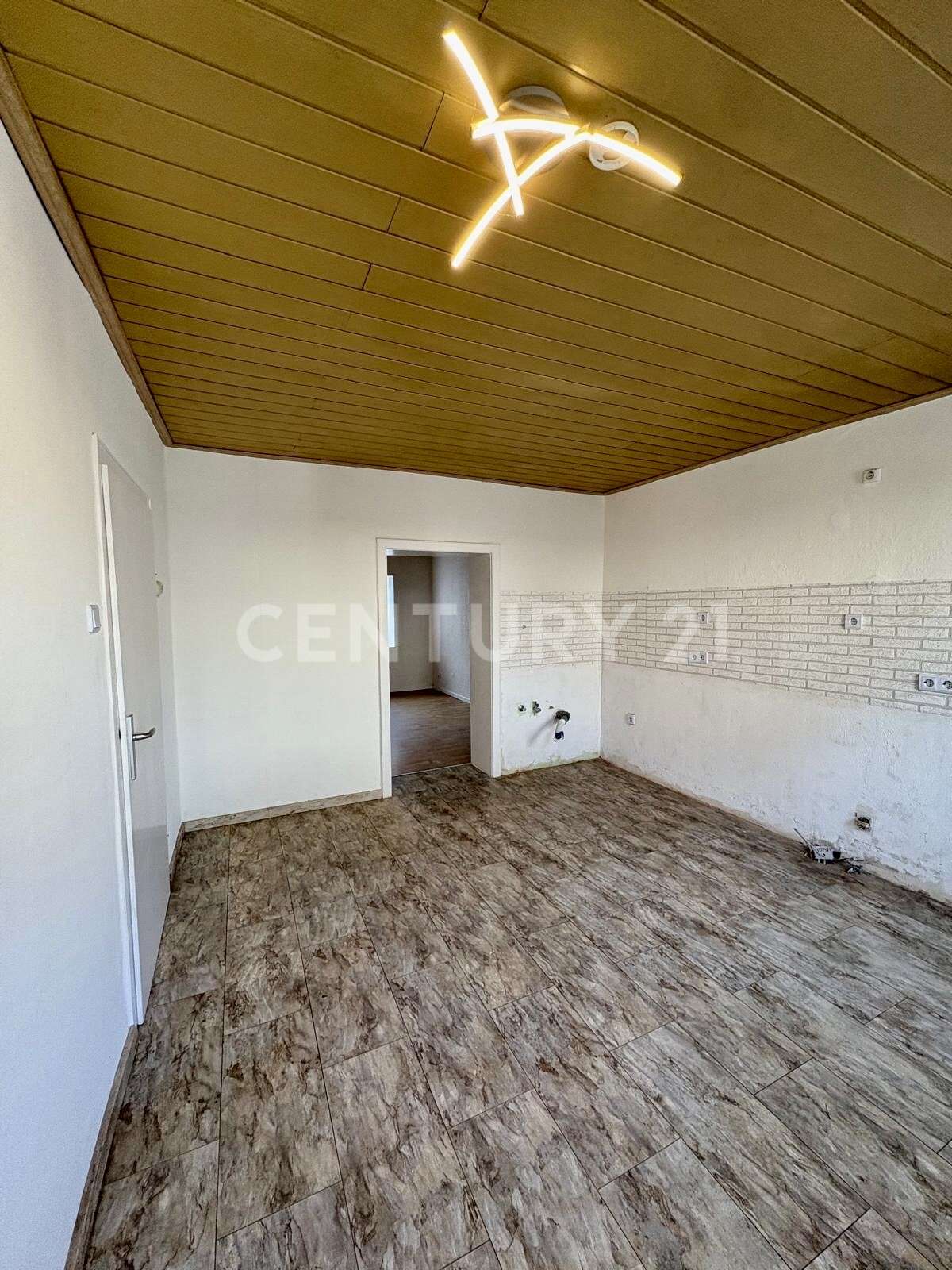 Immobilie in Schönenberg-Kübelberg - Geräumiges 1-2 Familienhaus in zentraler Lage - viel Platz für Ihre Ideen! - Bild 15