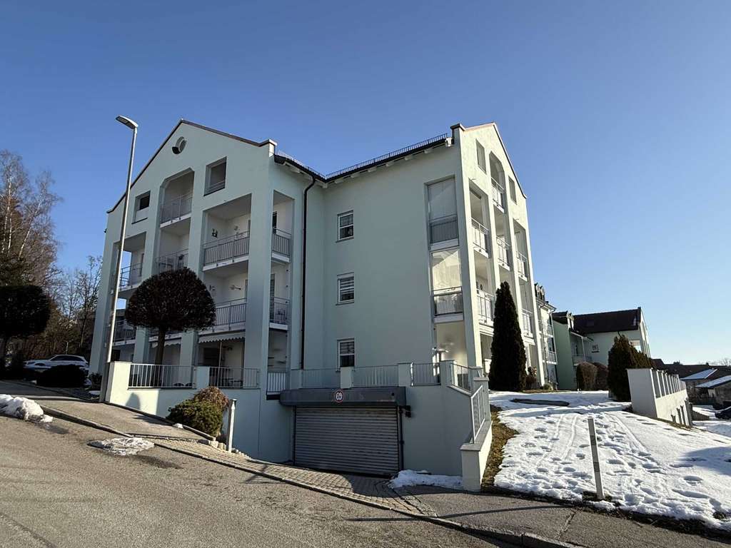 Immobilie in Eggenfelden - Bieterverfahren: Stadtwohnung mit zwei TG-Stellplätzen in schöner Lage - Bild 1