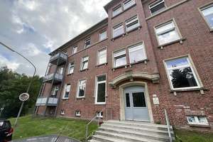 geräumige 4 Zimmer-Wohnung mit Wohnküche, Balkon, Wannenbad und EBK – Vorwerker Str. 117, 23554 Sankt Lorenz Nord, Lübeck – Vorschaubild 1