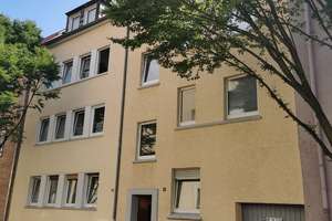 ANFRAGENSTOP In Sanierung: 2,5 Zimmer Erdgeschosswohnung mit eigenem Garten