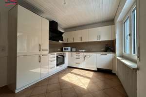 Viel Platz für zwei Familien – ZFH mit Balkon, Terrasse und großem Grundstück in 91719 Heidenheim – Die vollständige Adresse der Immobilie erhältst du vom Anbieter., 91719 Heidenheim – Vorschaubild 8