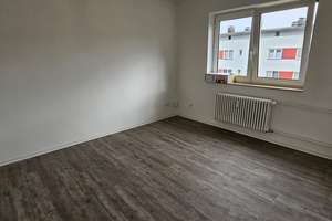 Hier hat jeder Platz: günstig geschnittene 2-Zi.-Wohnung frisch saniert – Kieler Str. 15, 24143 Gaarden-Ost, Kiel – Vorschaubild 2