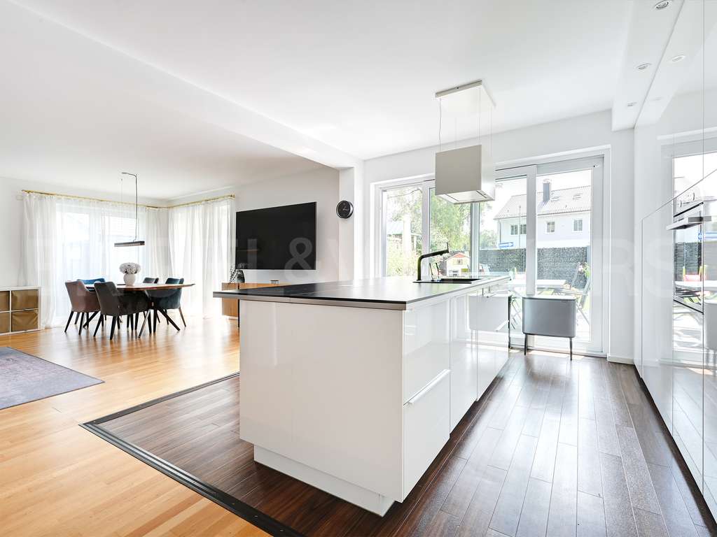 Immobilie in Putzbrunn - Modernes Mehrgenerationenhaus mit Charme - 3 großzügige Wohneinheiten in Putzbrunn - Bild 3