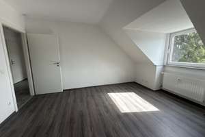 Charmante Dachgeschosswohnung mit großzügigem Wohnbereich, Dachterrasse und zwei Stellplätzen – 45359 Frintrop, Essen – Vorschaubild 11