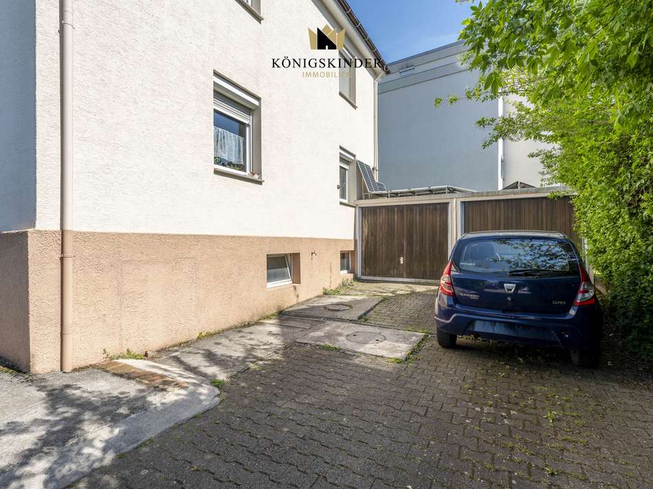 3-Parteienhaus mit 2 Garagenpl