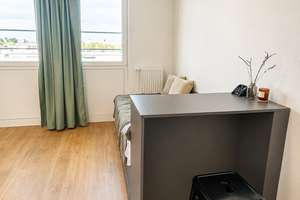 Modernes möbliertes Apartment mit Balkon – Flugplatzstraße F1 2, 15344 Strausberg – Vorschaubild 2
